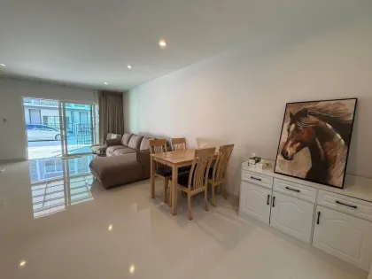Moderno Townhome de 3 Dorm 3 Baños en Alquiler en Supalai Primo, Si Sunthon