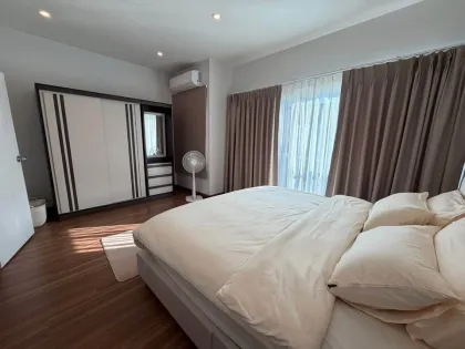 Moderno Townhome de 3 Dorm 3 Baños en Alquiler en Supalai Primo, Si Sunthon