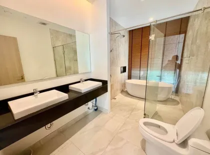 Вилла с 4 спальнями и 5 ванными в Casa Signature Bypass Village, Пхукет