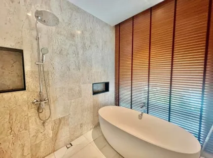 Вилла с 4 спальнями и 5 ванными в Casa Signature Bypass Village, Пхукет