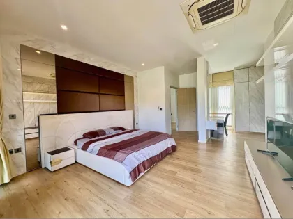 Вилла с 4 спальнями и 5 ванными в Casa Signature Bypass Village, Пхукет