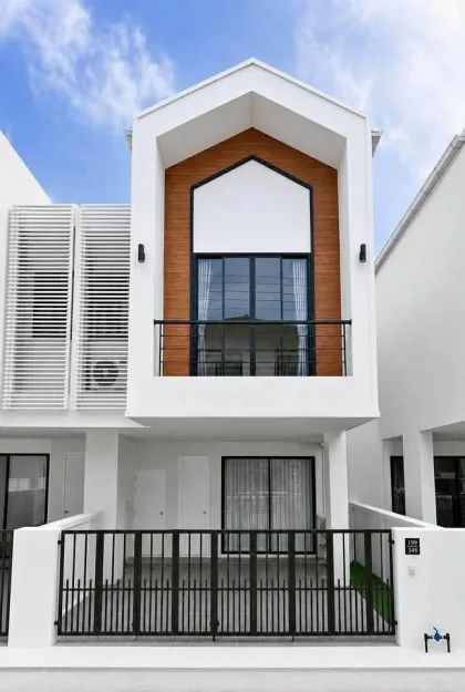 ทาวน์เฮาส์ใหม่ 3 ห้องนอนให้เช่าใน Garden Place Muang Thalang