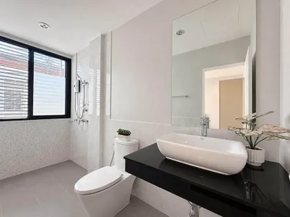 ทาวน์เฮาส์ใหม่ 3 ห้องนอนให้เช่าใน Garden Place Muang Thalang