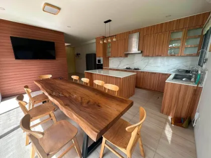 Geräumige 4-Schlafzimmer-Villa zur Miete in Rachada - Samkong
