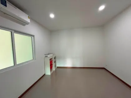 Geräumige 4-Schlafzimmer-Villa zur Miete in Rachada - Samkong