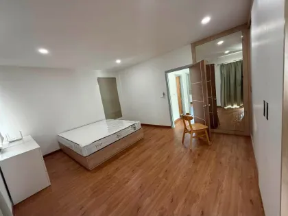 Geräumige 4-Schlafzimmer-Villa zur Miete in Rachada - Samkong