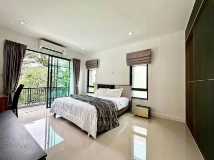 วิลล่าครอบครัว 3 ห้องนอน ขนาดกว้างขวาง ตรงข้ามโรงเรียนนานาชาติบริติชภูเก็ต