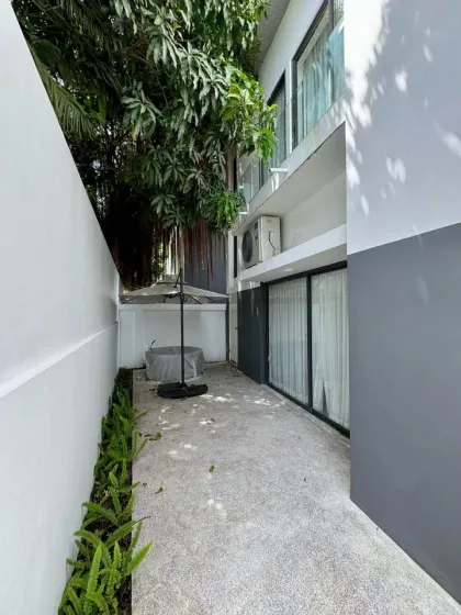 Moderna villa de 2 plantas en alquiler en Rawai con jacuzzi