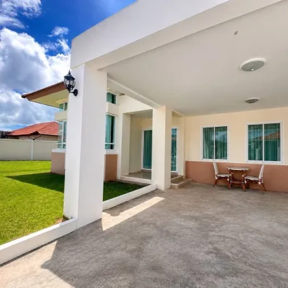 Haustierfreundliche 3-Zimmer-Villa mit großem Garten in Phuket Villa Chaofa