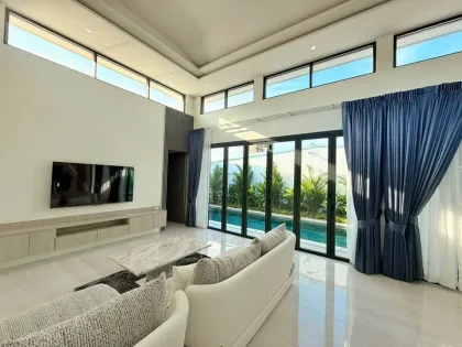 Villa moderne tropicale avec piscine privée à Cherng Talay