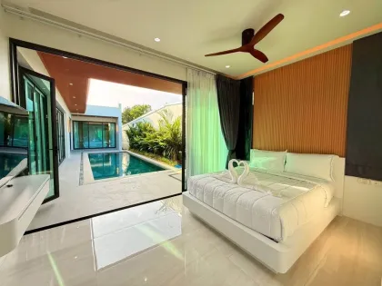 Villa moderne tropicale avec piscine privée à Cherng Talay