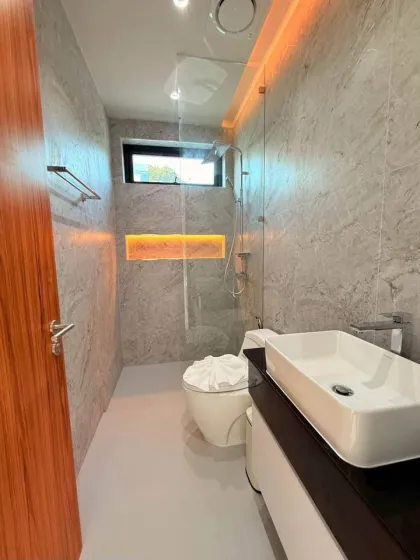 Villa moderne tropicale avec piscine privée à Cherng Talay