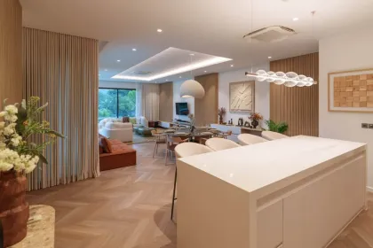Luxuriöse 3-Schlafzimmer Poolvilla mit Seeblick in Rawai