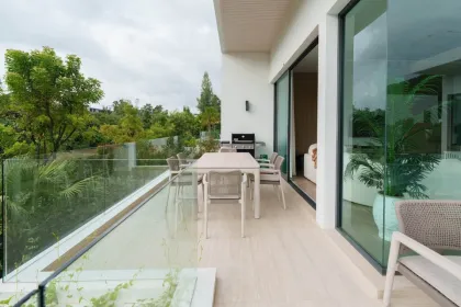 Luxuriöse 3-Schlafzimmer Poolvilla mit Seeblick in Rawai