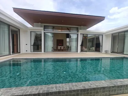 Новая вилла с 3 спальнями и бассейном рядом с UWC Phuket