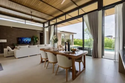บ้านพักตากอากาศพูลวิลล่า 3 ห้องนอนสุดหรูให้เช่า – Boat Avenue Residence