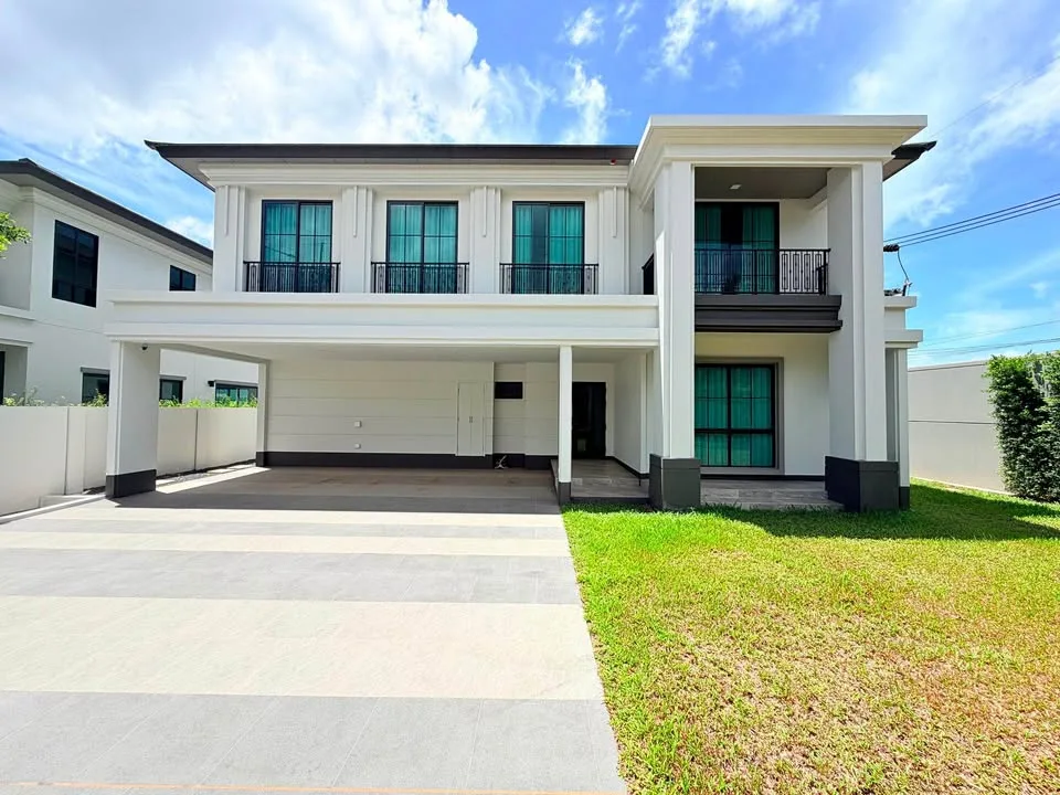 Villa de lujo nueva con 4 dormitorios y 5 baños en alquiler en Koh Kaew