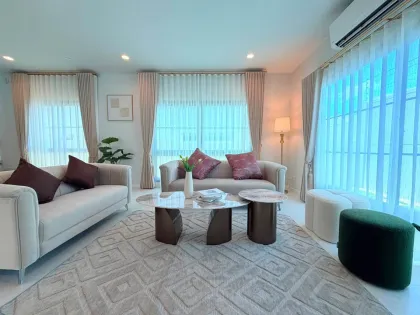 Villa de lujo nueva con 4 dormitorios y 5 baños en alquiler en Koh Kaew