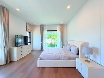 Villa de lujo nueva con 4 dormitorios y 5 baños en alquiler en Koh Kaew