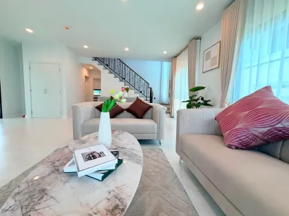 Villa de lujo nueva con 4 dormitorios y 5 baños en alquiler en Koh Kaew
