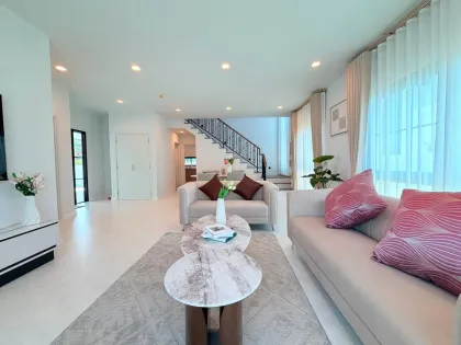 Villa de lujo nueva con 4 dormitorios y 5 baños en alquiler en Koh Kaew