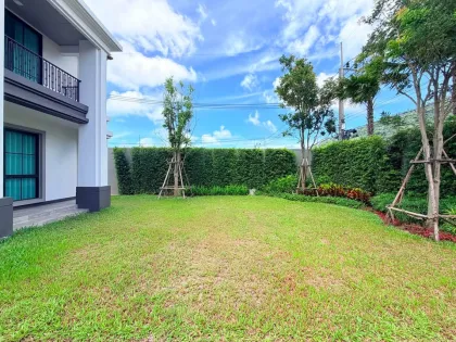 Villa de lujo nueva con 4 dormitorios y 5 baños en alquiler en Koh Kaew