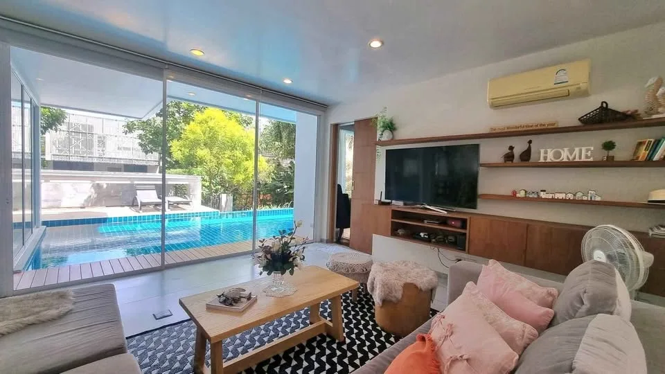 Cozy and Modern Private Pool Villa near BCIS in Chalong