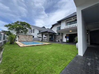 Moderne Luxus-Poolvilla zur Miete in Wichit, Phuket