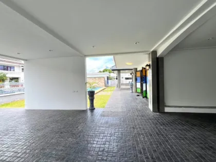Moderne Luxus-Poolvilla zur Miete in Wichit, Phuket