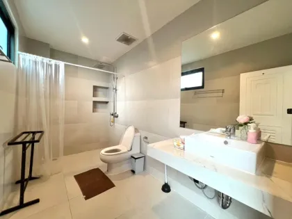 Moderne Luxus-Poolvilla zur Miete in Wichit, Phuket