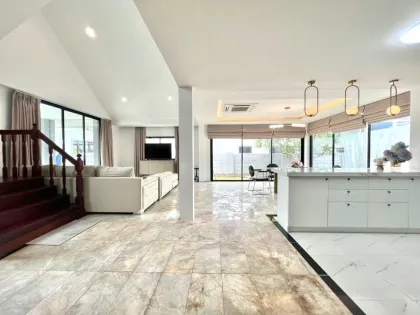 Moderne Luxus-Poolvilla zur Miete in Wichit, Phuket