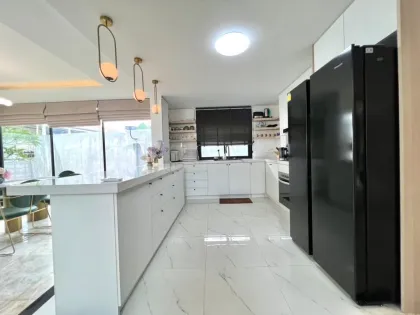 Moderne Luxus-Poolvilla zur Miete in Wichit, Phuket