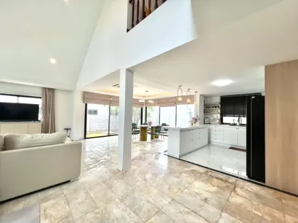 Moderne Luxus-Poolvilla zur Miete in Wichit, Phuket