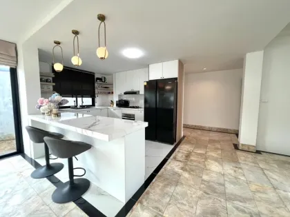 Moderne Luxus-Poolvilla zur Miete in Wichit, Phuket