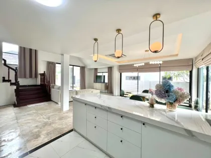 Moderne Luxus-Poolvilla zur Miete in Wichit, Phuket