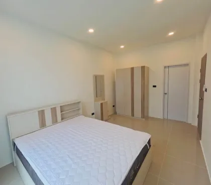 Neu gebautes 2-Zimmer-Haus mit 2 Bädern in Chalong zu vermieten