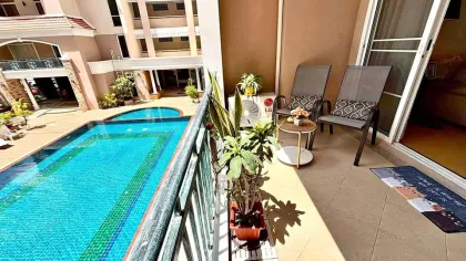 2-Zimmer-Wohnung mit 2 Bädern und Poolblick in Patong