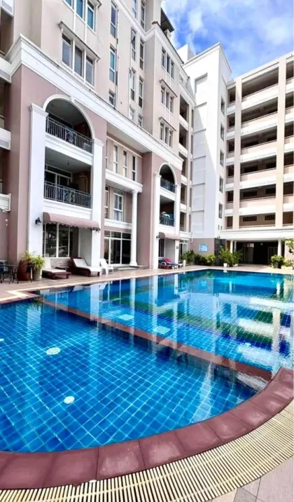 2-Zimmer-Wohnung mit 2 Bädern und Poolblick in Patong