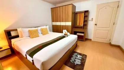 2-Zimmer-Wohnung mit 2 Bädern und Poolblick in Patong