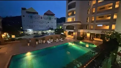 2-Zimmer-Wohnung mit 2 Bädern und Poolblick in Patong