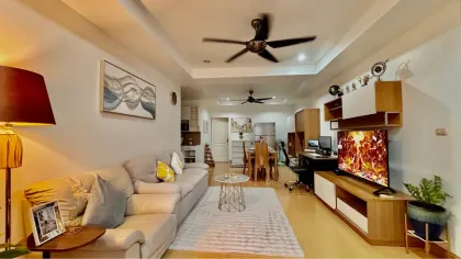2-Zimmer-Wohnung mit 2 Bädern und Poolblick in Patong