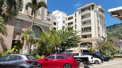 2-Zimmer-Wohnung mit 2 Bädern und Poolblick in Patong
