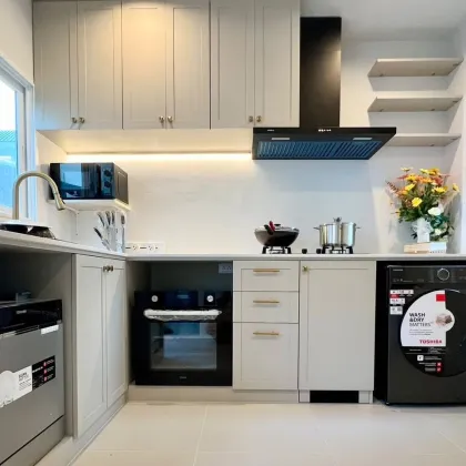 Designer-Lakefront-Wohnung mit 3 Schlafzimmern, 2 Bädern in Supalai Lake View