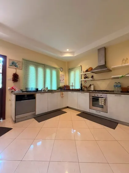 Executive 2-Bed Detached Villa Near BISP with Gourmet Kitchen