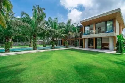 วิลล่า 7 ห้องนอนกว้างขวาง ใกล้หาดบางเทาและลากูน่าภูเก็ต
