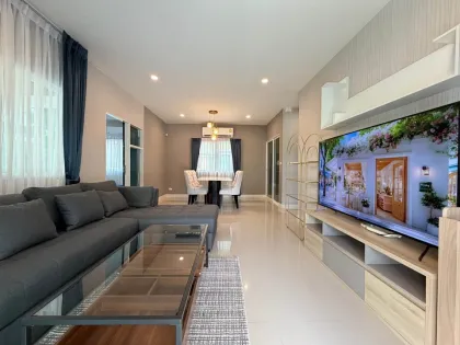 Moderne 4-Zimmer-Villa mit EV-Ladestation nahe BISP