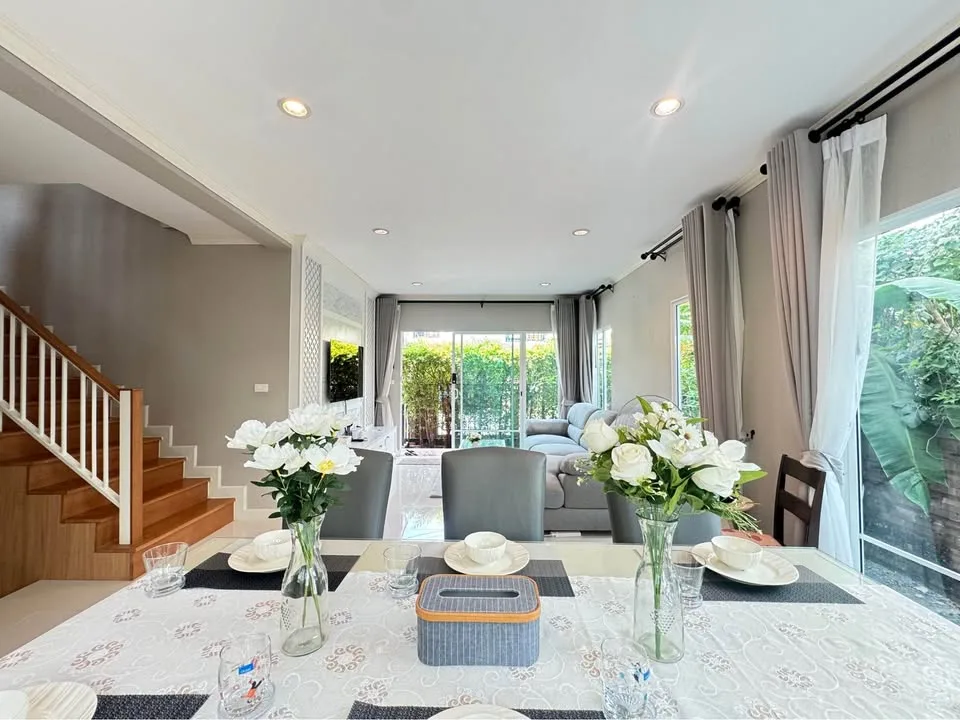 Casa moderna estilo inglés de 3 dormitorios en alquiler cerca de BIS Phuket