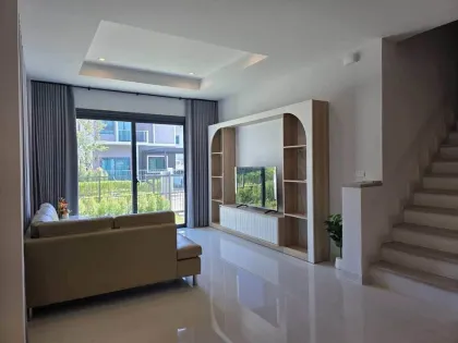 Geräumige 4-Zimmer-Villa zur Miete in Supalai Lake Ville, Koh Kaew
