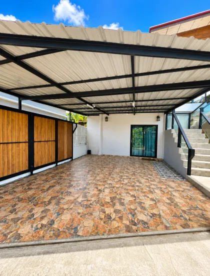Villa avec piscine privée à Thalang pour 45 000 THB par mois