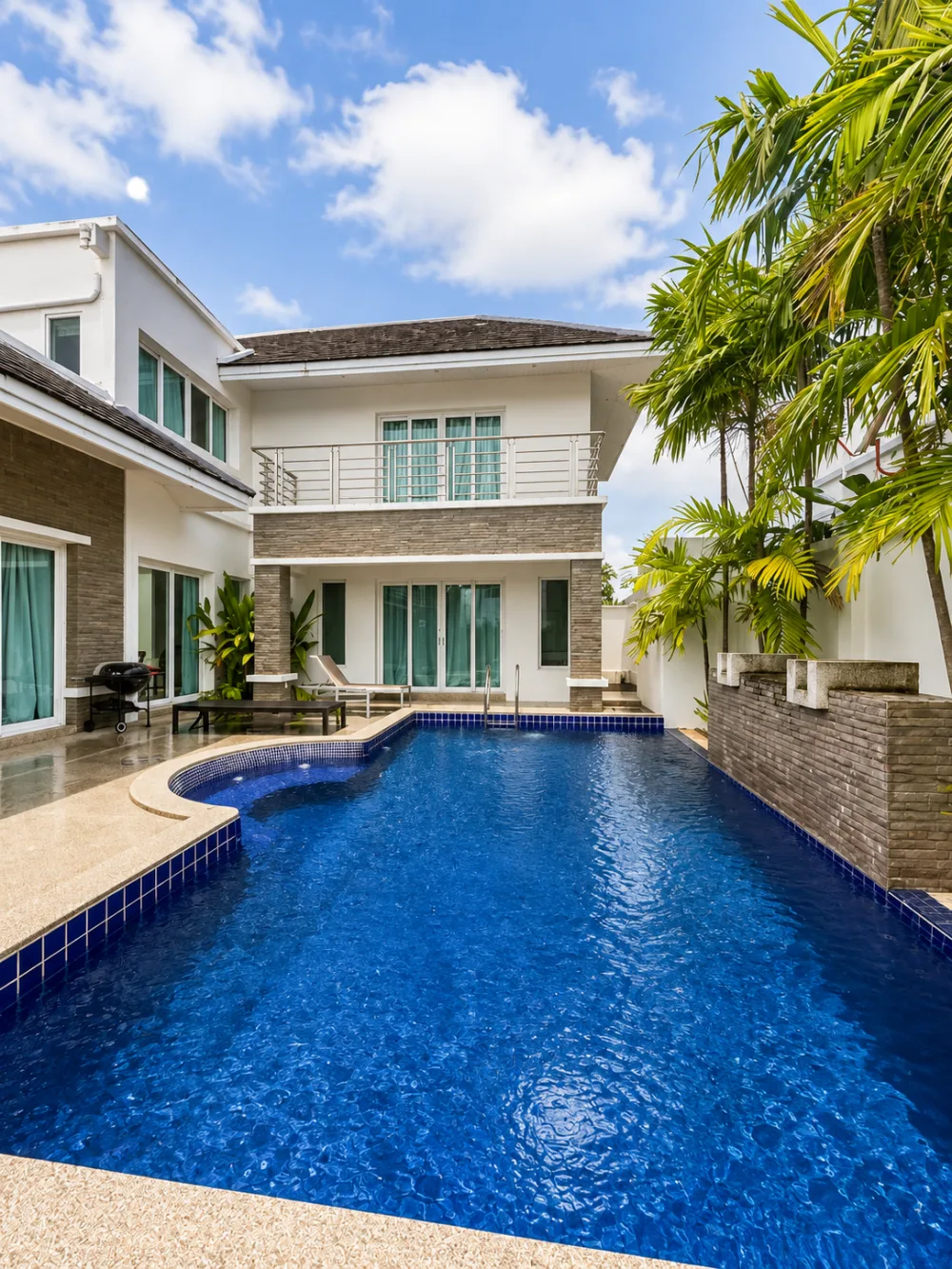 Grande villa avec piscine privée à Rawai à louer pour 90k THB